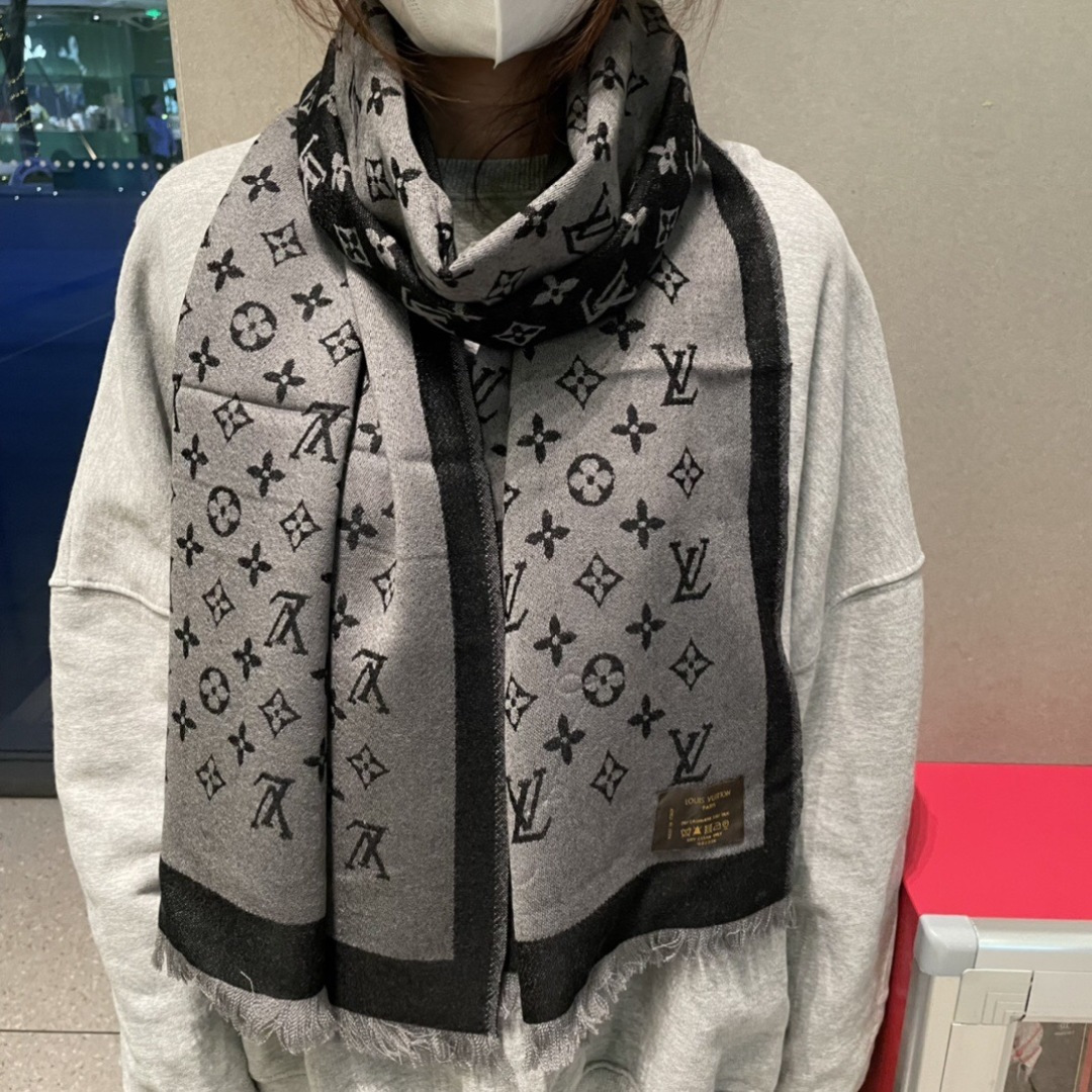 爆款重现 上新💓😘LV专柜最新款‼️超级超级美的羊绒长巾‼️🔥真心美的让人心动 男女上身效果简直美翻了 