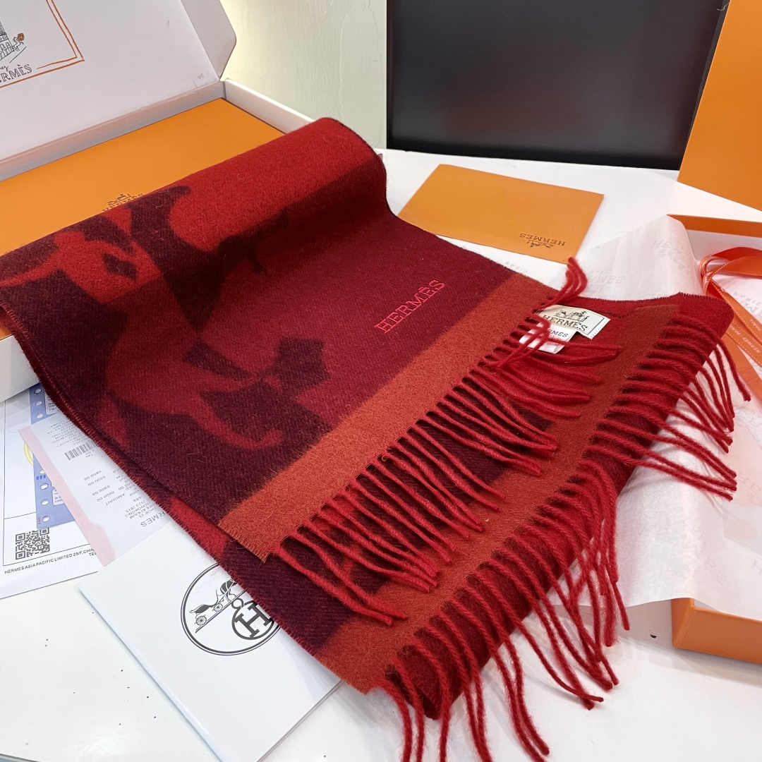 上新2025爱马仕男女款围巾且买且珍惜😍~都是出口订单所以比较难遇❤️东西讲究少而精😍好看的一定要收😎这