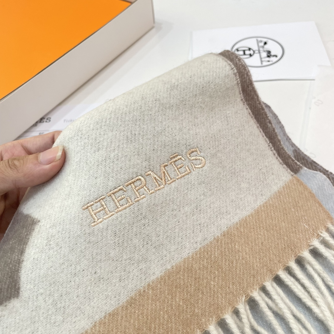 上新2025爱马仕男女款围巾且买且珍惜😍~都是出口订单所以比较难遇❤️东西讲究少而精😍好看的一定要收😎这