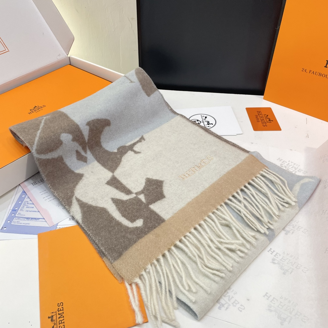 上新2025爱马仕男女款围巾且买且珍惜😍~都是出口订单所以比较难遇❤️东西讲究少而精😍好看的一定要收😎这