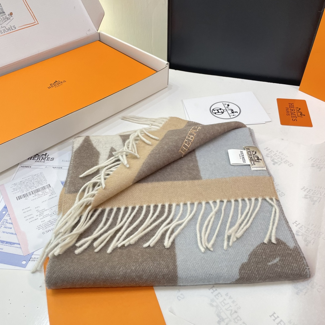 上新2025爱马仕男女款围巾且买且珍惜😍~都是出口订单所以比较难遇❤️东西讲究少而精😍好看的一定要收😎这