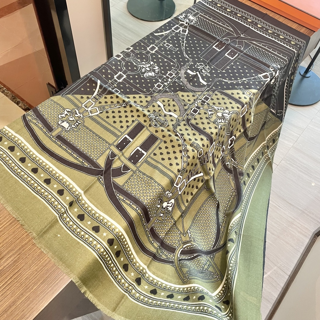 新品🔥爱马仕最新款‼️，2025高端大气上档次【羊绒长巾】🔥实物真心美 🎀披肩配以印花💓💃🏻无论设计喷绘