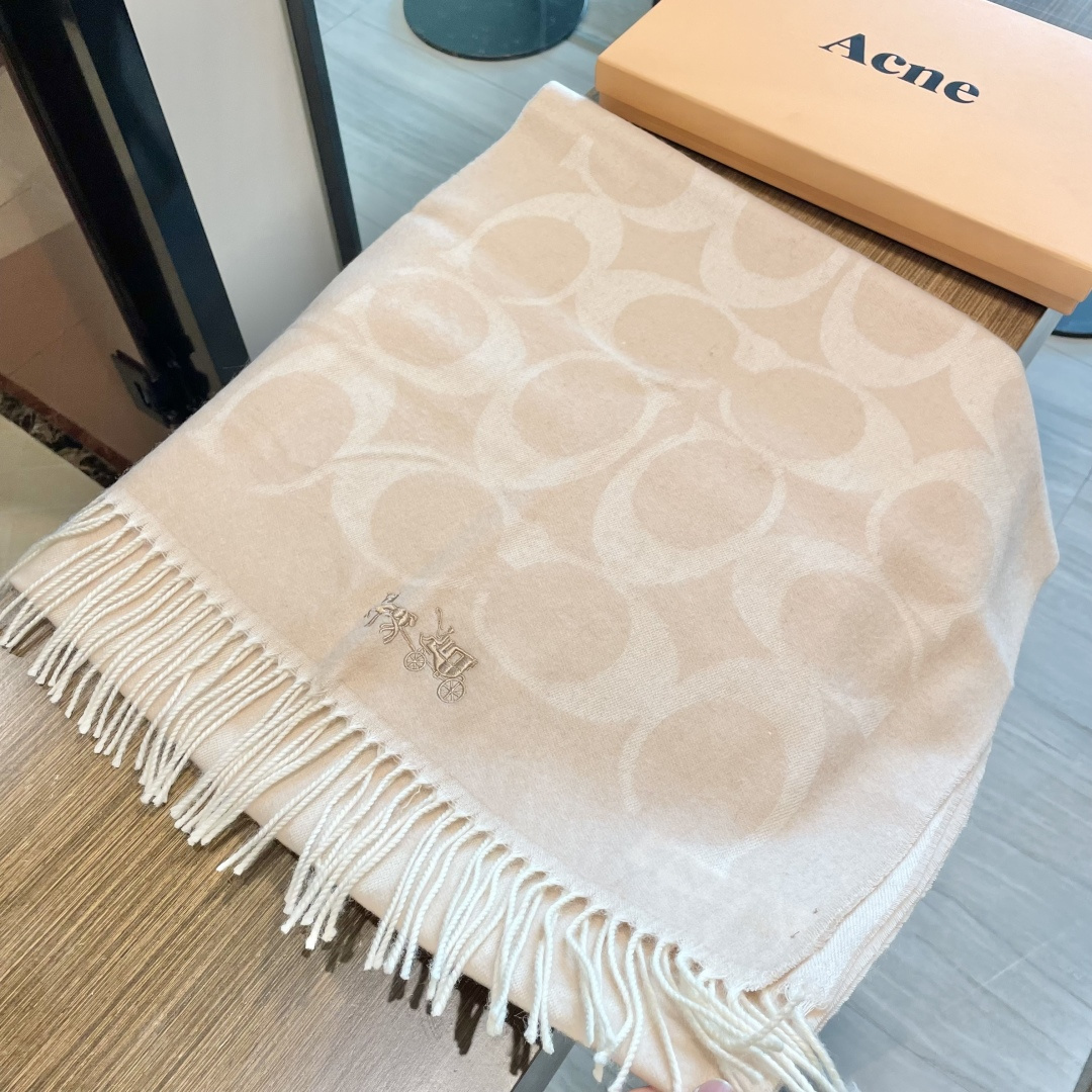 高版本✨【经典款】COACH经典 蔻驰披肩也太好看了吧！不仅有颜值还有品质，羊绒，手感超级软糯和舒服，尺