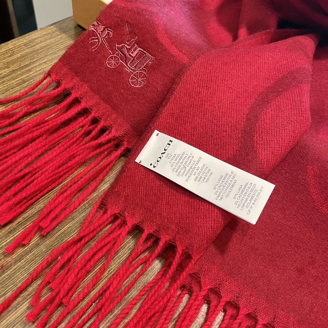 高版本✨【经典款】COACH经典 蔻驰披肩也太好看了吧！不仅有颜值还有品质，羊绒，手感超级软糯和舒服，尺