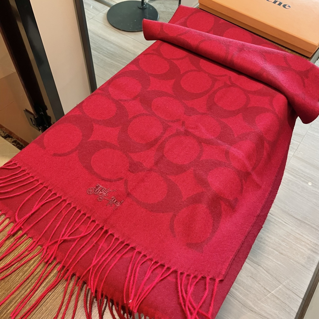 高版本✨【经典款】COACH经典 蔻驰披肩也太好看了吧！不仅有颜值还有品质，羊绒，手感超级软糯和舒服，尺