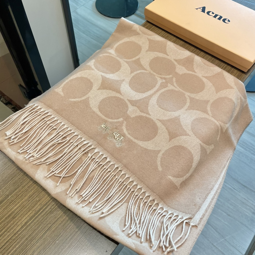 高版本✨【经典款】COACH经典 蔻驰披肩也太好看了吧！不仅有颜值还有品质，羊绒，手感超级软糯和舒服，尺