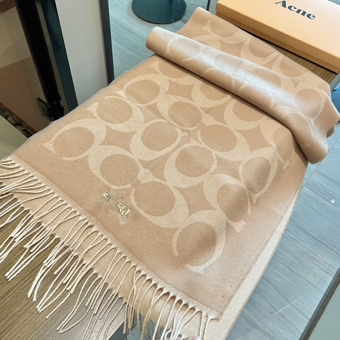 高版本✨【经典款】COACH经典 蔻驰披肩也太好看了吧！不仅有颜值还有品质，羊绒，手感超级软糯和舒服，尺