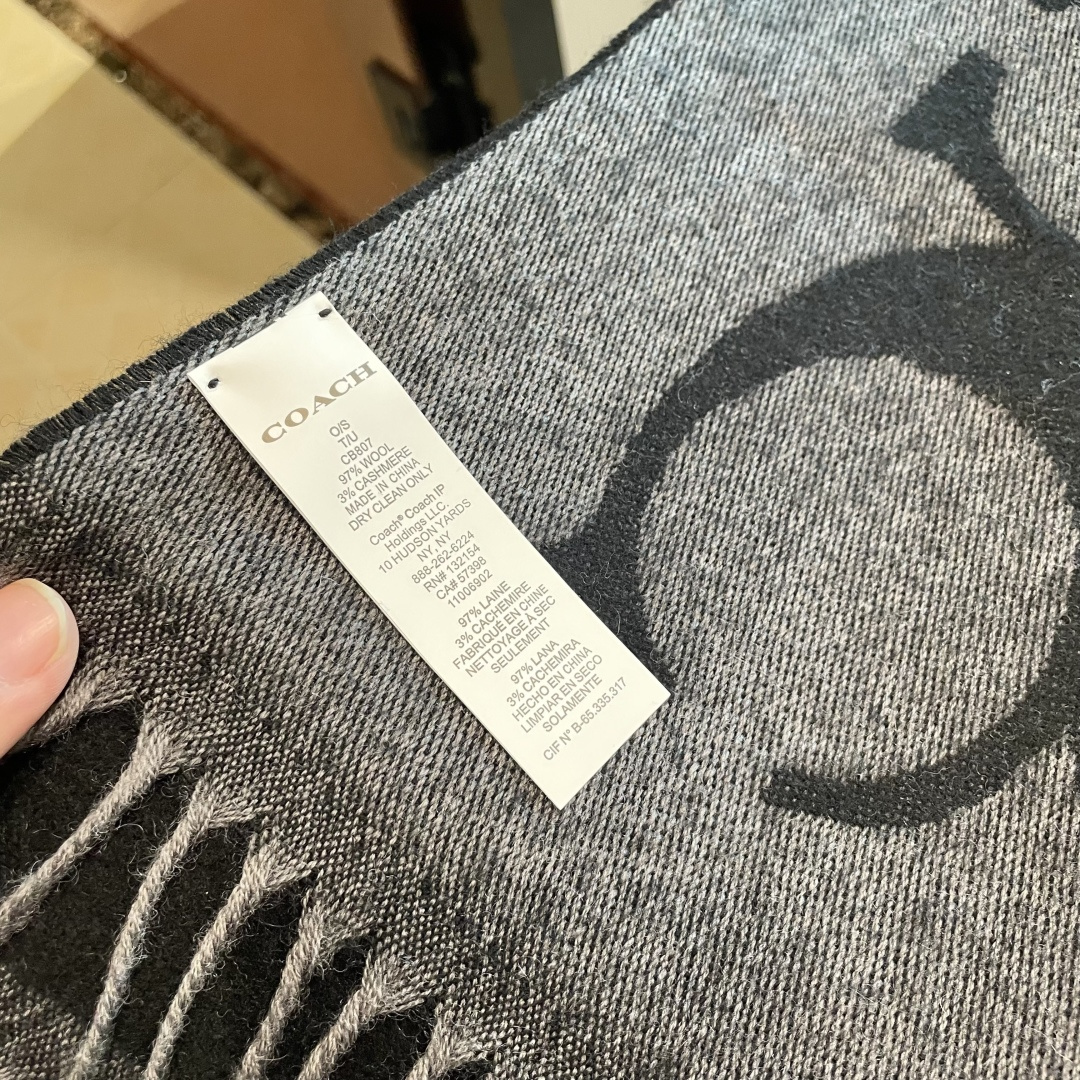 高版本✨【经典款】COACH经典 蔻驰披肩也太好看了吧！不仅有颜值还有品质，羊绒，手感超级软糯和舒服，尺