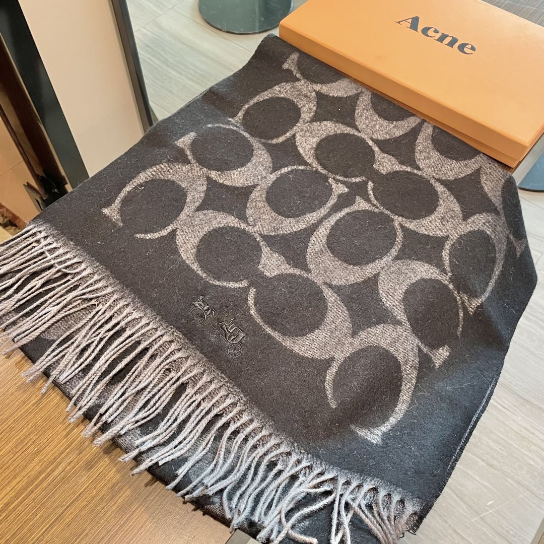 高版本✨【经典款】COACH经典 蔻驰披肩也太好看了吧！不仅有颜值还有品质，羊绒，手感超级软糯和舒服，尺