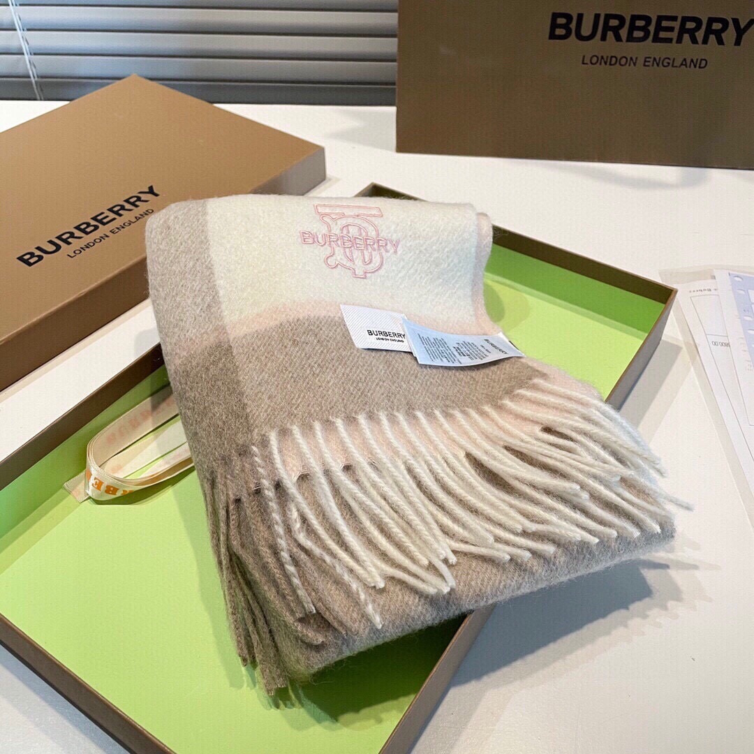 B家。【男女围巾】怒赞自留，难得的高端男款！家属福利！巴宝莉非常正的男士围巾~面料大爱，非常柔软细腻舒服