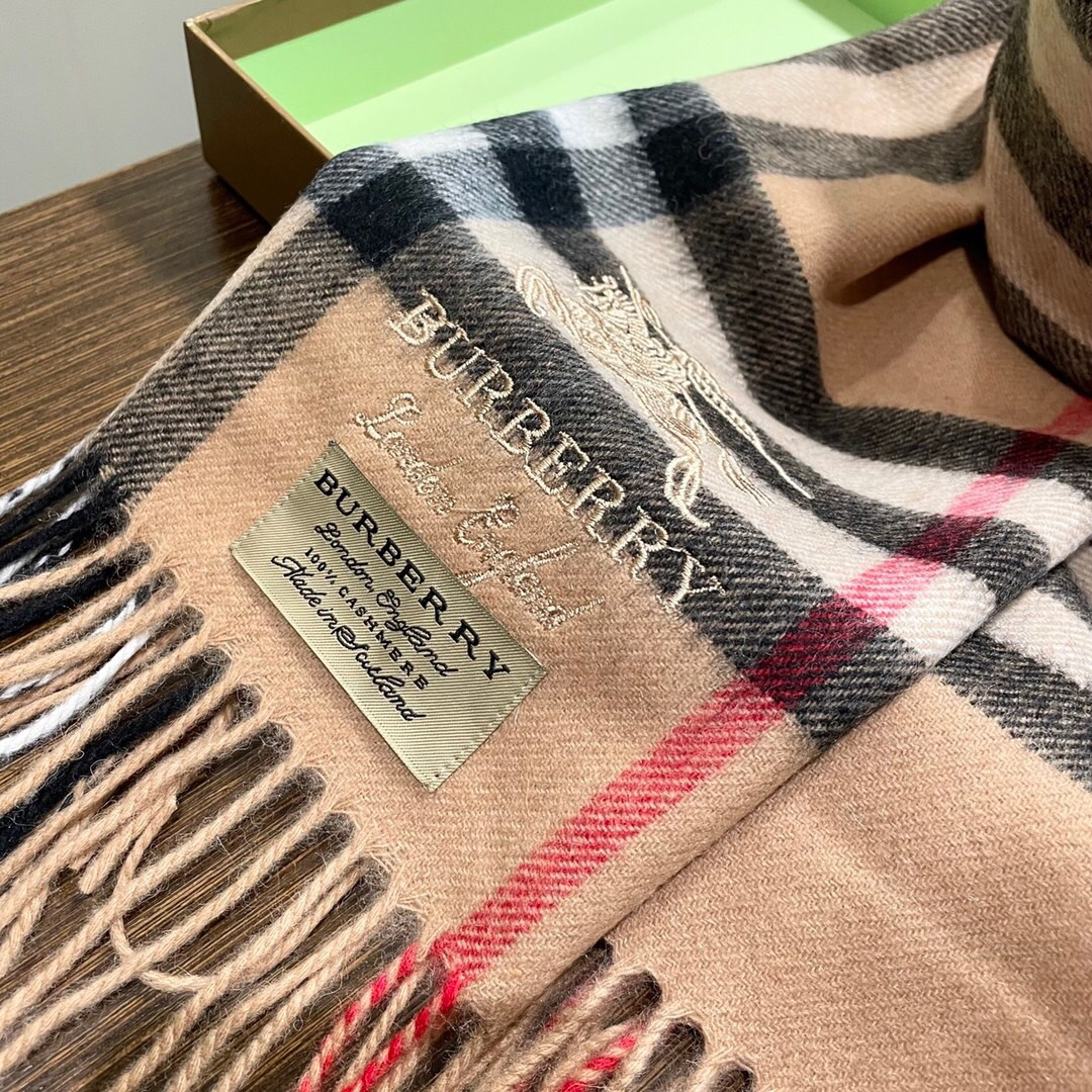 𝑩𝑼𝑹𝑩𝑬𝑹𝑹𝒀 【情侣刺绣羊绒围巾】怒赞自留，难得的高端男款！家属福利！非常正的男士围巾~面料大爱，非