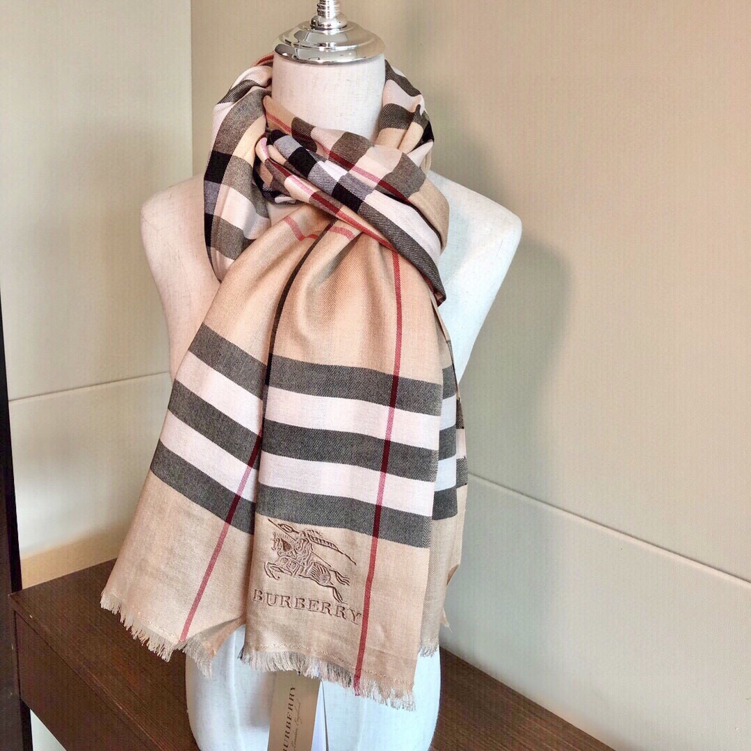 顶级高端现货发行⚠️🎀💟巴宝莉专柜超爆万年款✨【经典长巾】✨品质手感好到不行‼️♨️高尖端产物⚠️绝对令