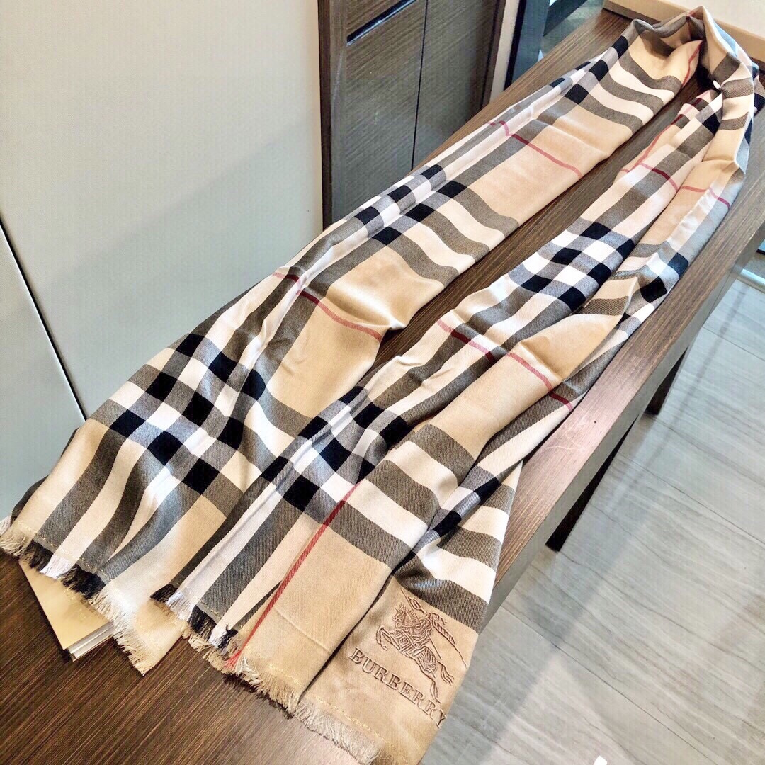 顶级高端现货发行⚠️🎀💟巴宝莉专柜超爆万年款✨【经典长巾】✨品质手感好到不行‼️♨️高尖端产物⚠️绝对令