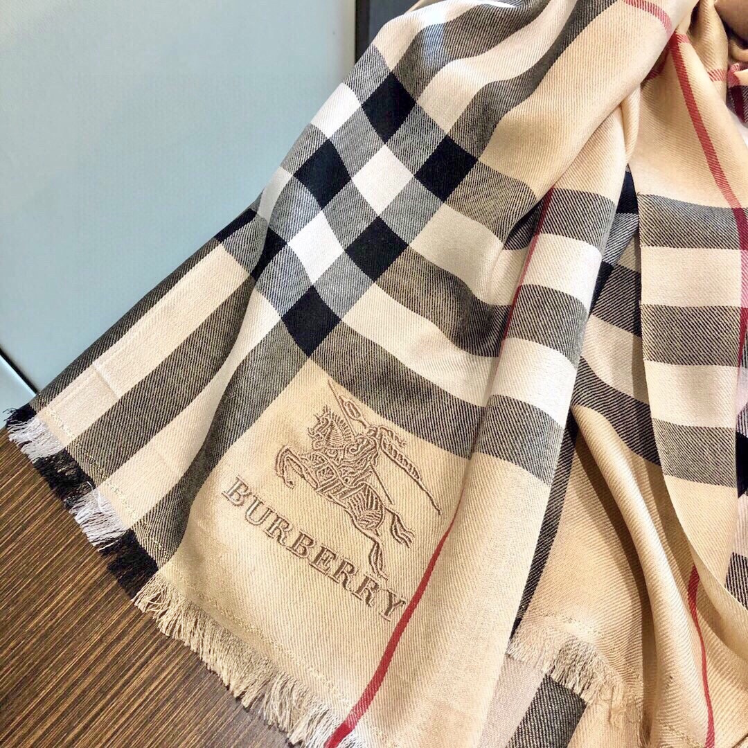 顶级高端现货发行⚠️🎀💟巴宝莉专柜超爆万年款✨【经典长巾】✨品质手感好到不行‼️♨️高尖端产物⚠️绝对令