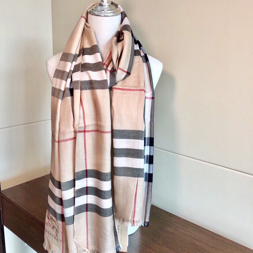 顶级高端现货发行⚠️🎀💟巴宝莉专柜超爆万年款✨【经典长巾】✨品质手感好到不行‼️♨️高尖端产物⚠️绝对令