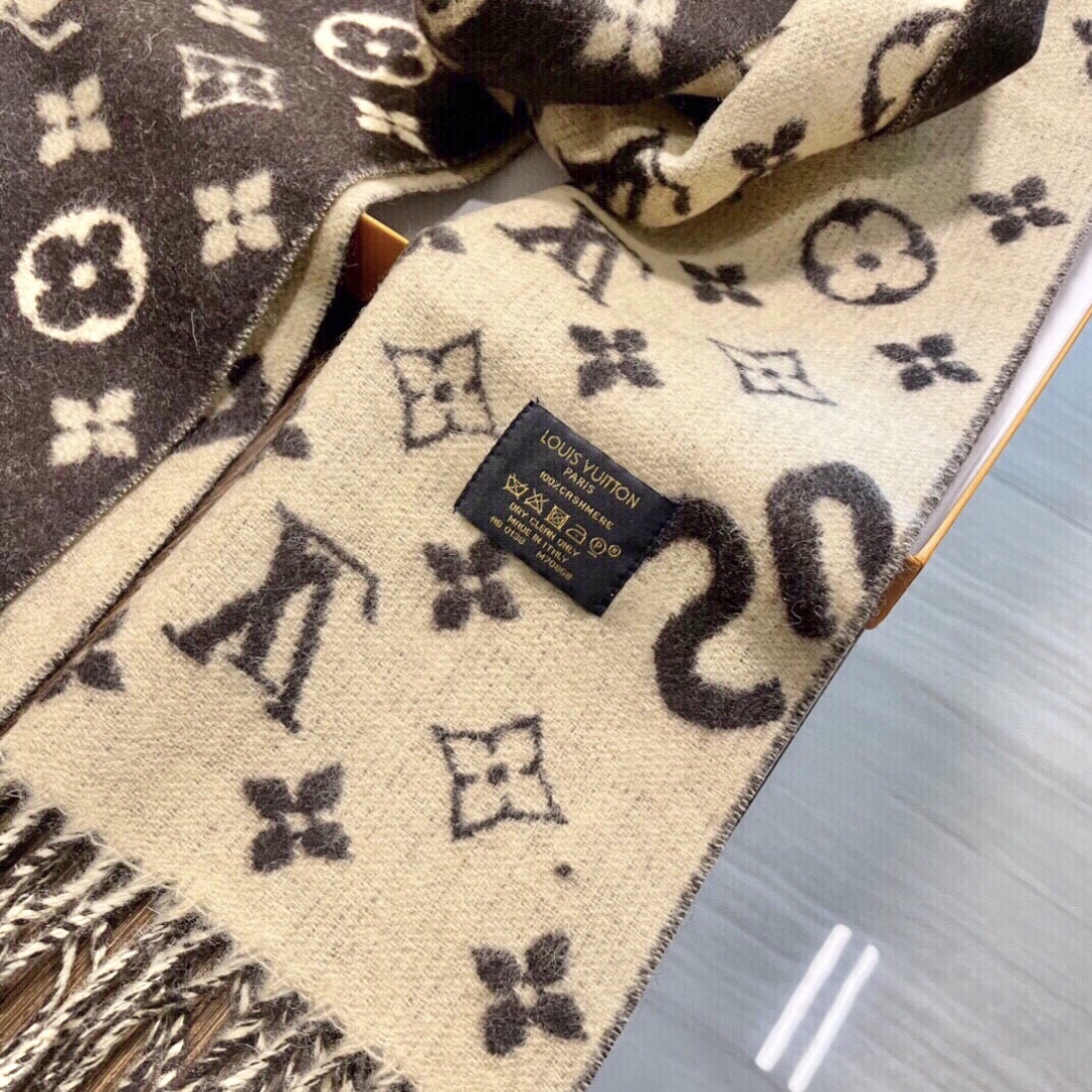 高版本 最好的SuPerme‼️超级软糯【LV SuPreme LV联名围巾】.红透了半边天❣️达人标配