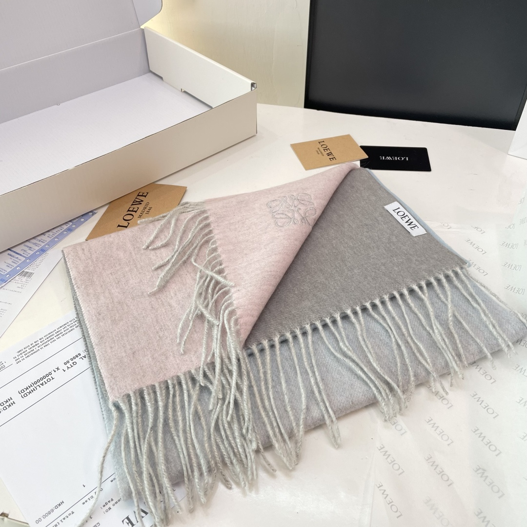 Loewe罗意威今年最新的订单(讲真，送人自用百分推荐)SviP推荐(自留.品质绝对放心).真心觉得可以