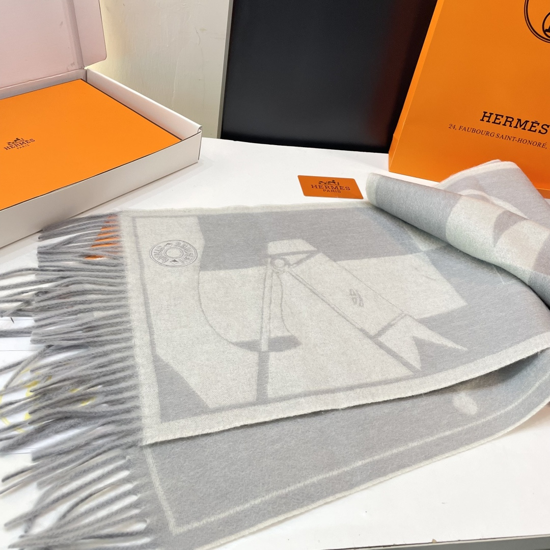 官网同款水波纹水羊绒 爱马仕❗👫同款围巾且买且珍惜羊绒款😍~都是出口订单所以比较难遇❤东西讲究少而精😍好