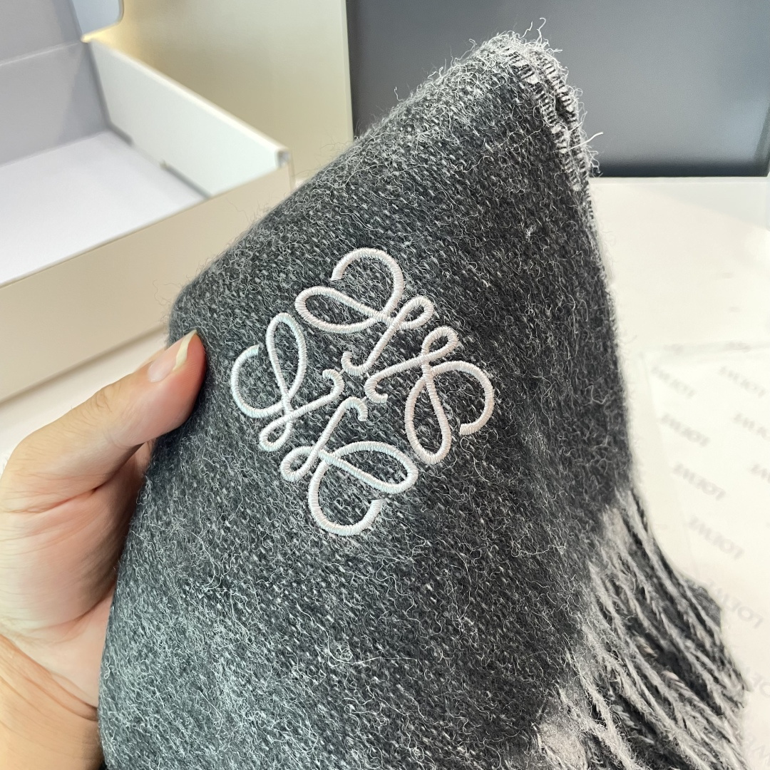 👑👑顶级原单中性款‼️罗意威 很幸運拿到這個品牌的東西，真的不多見，很少在國內做訂單，款式真的少的可怜❗