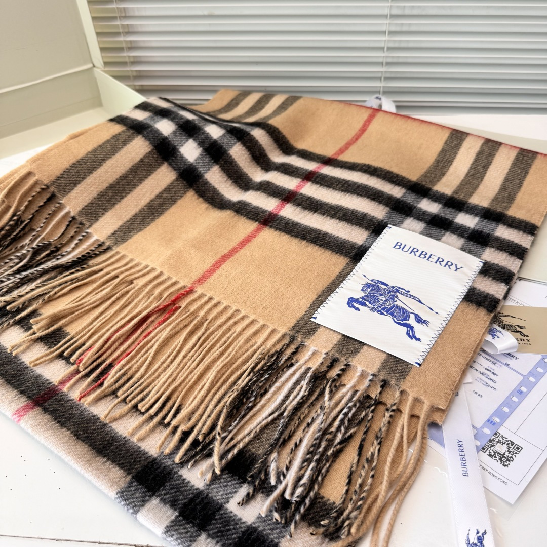 巴宝莉经典格子万年款，bbr战马刺绣🪡经典【小格双面披肩】品质手感好到不行‼️100%羊羔绒♨️高尖端产