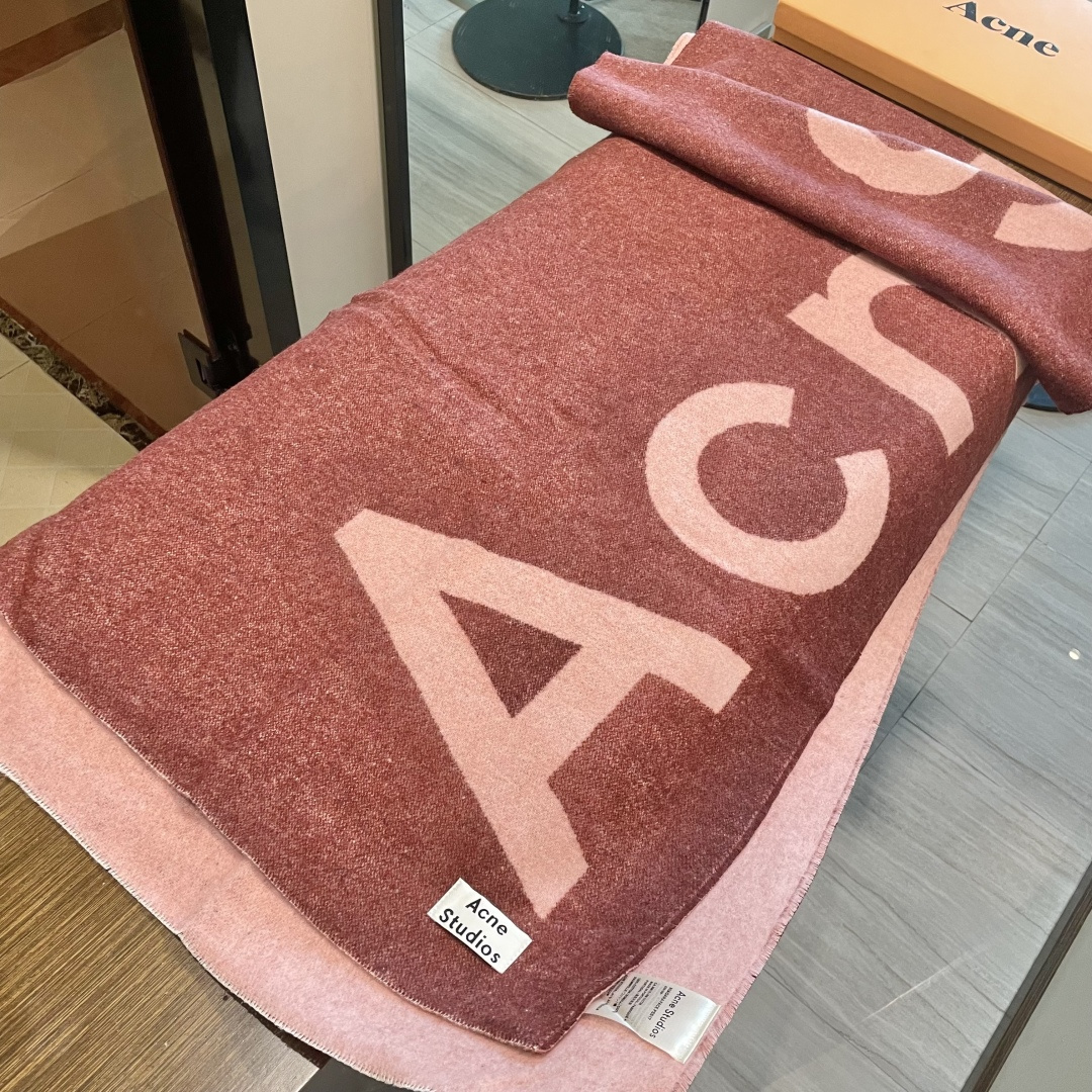 【acne大字母披肩】今年最热的款 🚨🚨原单原厂出品 超级大logo 🎆🎆双面三色纱提花工艺 🎟🎟波普艺