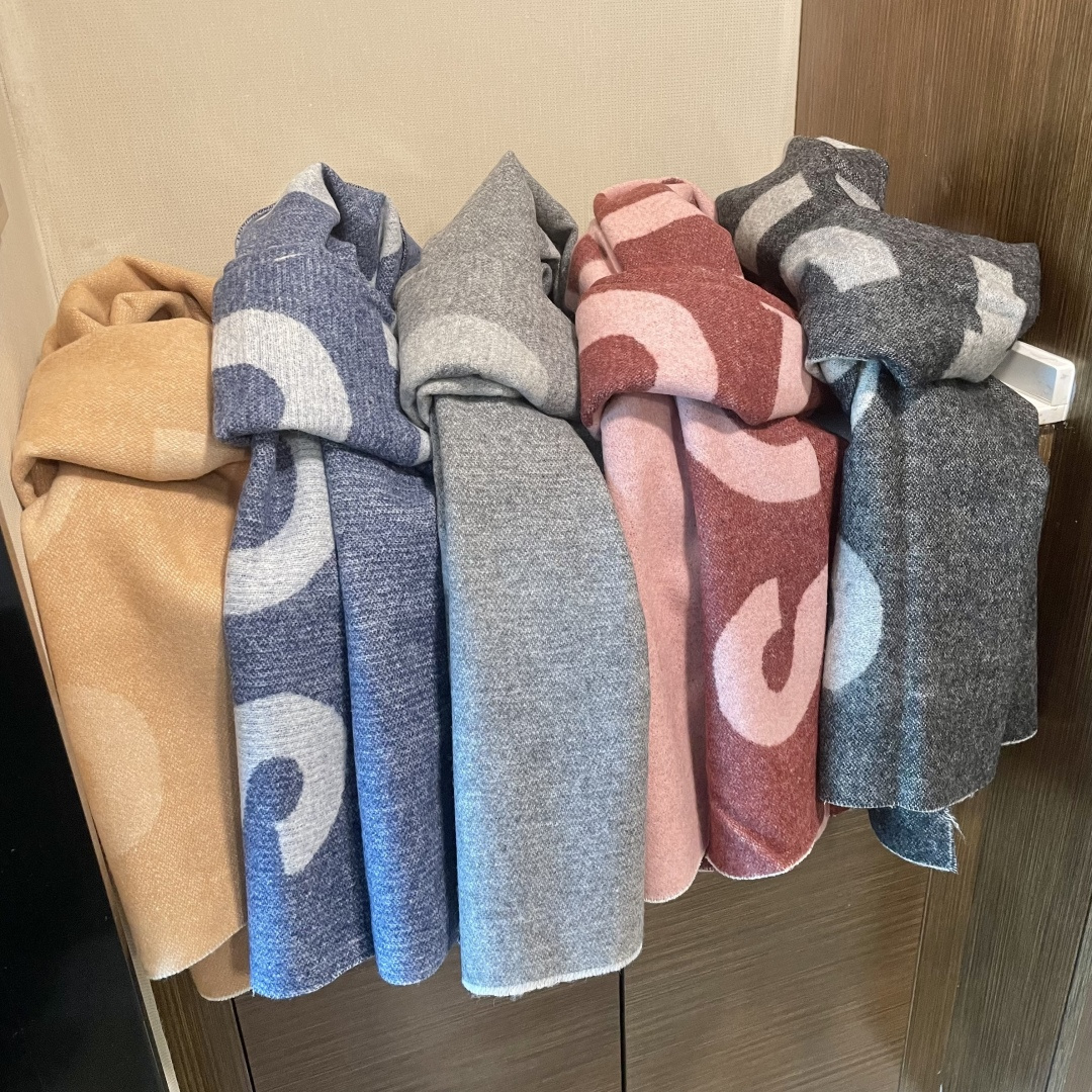 【acne大字母披肩】今年最热的款 🚨🚨原单原厂出品 超级大logo 🎆🎆双面三色纱提花工艺 🎟🎟波普艺