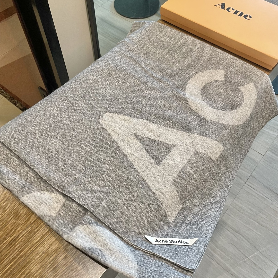 【acne大字母披肩】今年最热的款 🚨🚨原单原厂出品 超级大logo 🎆🎆双面三色纱提花工艺 🎟🎟波普艺