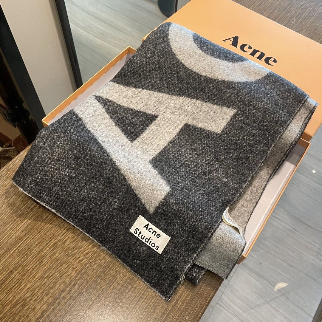 【acne大字母披肩】今年最热的款 🚨🚨原单原厂出品 超级大logo 🎆🎆双面三色纱提花工艺 🎟🎟波普艺
