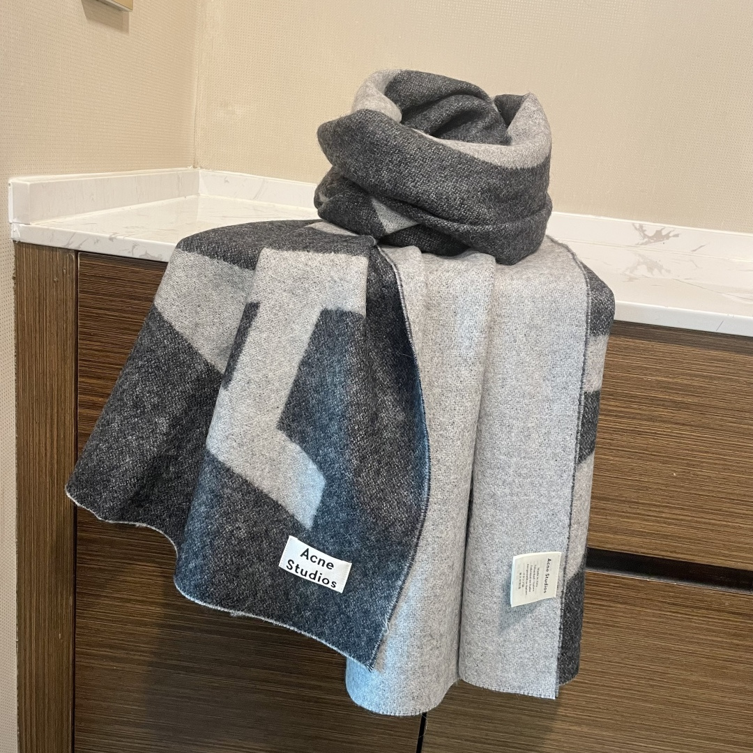 【acne大字母披肩】今年最热的款 🚨🚨原单原厂出品 超级大logo 🎆🎆双面三色纱提花工艺 🎟🎟波普艺