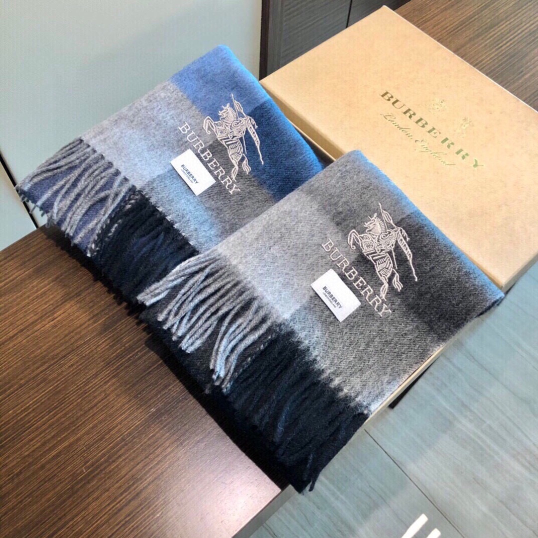 怒推走量新款🎊重磅推荐🎊巴宝莉官网最新款💥 100%顶级山羊绒材质🔥非常保暖👑 柔软亲肤，不扎脖😍经典巴