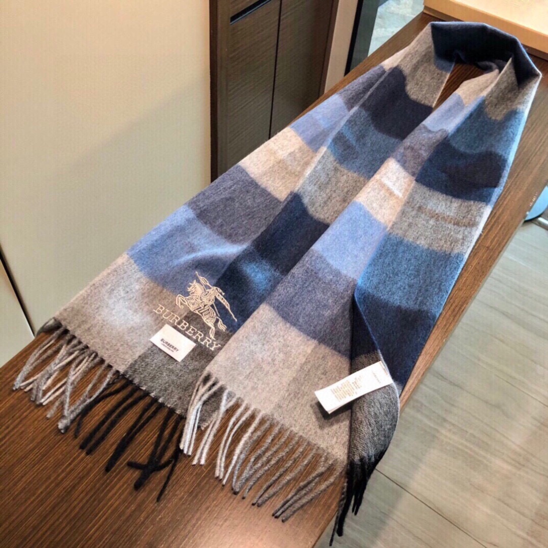 怒推走量新款🎊重磅推荐🎊巴宝莉官网最新款💥 100%顶级山羊绒材质🔥非常保暖👑 柔软亲肤，不扎脖😍经典巴