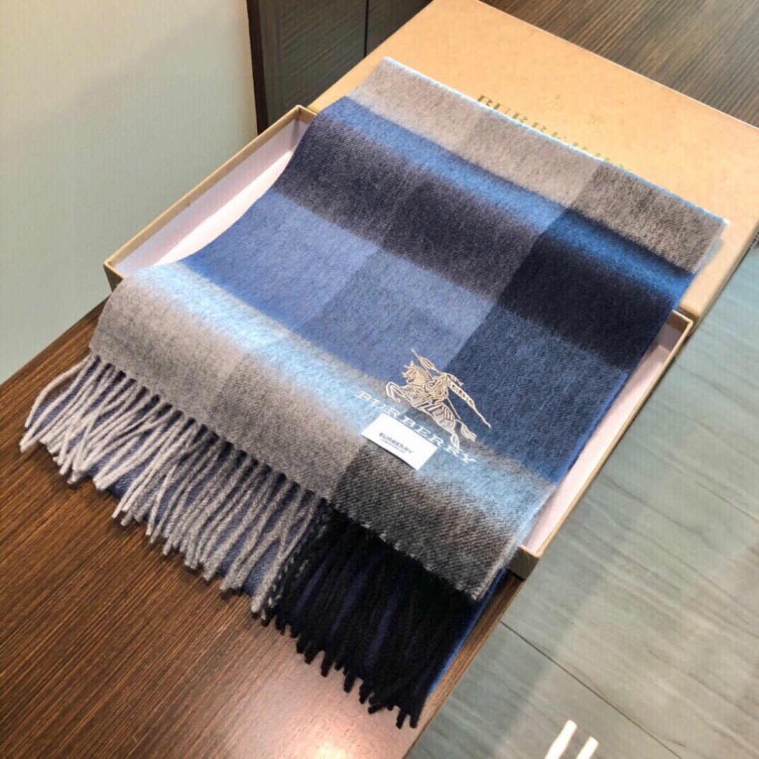 怒推走量新款🎊重磅推荐🎊巴宝莉官网最新款💥 100%顶级山羊绒材质🔥非常保暖👑 柔软亲肤，不扎脖😍经典巴