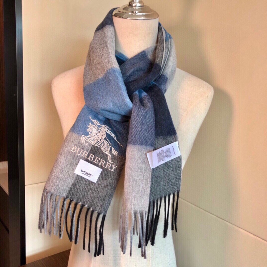 怒推走量新款🎊重磅推荐🎊巴宝莉官网最新款💥 100%顶级山羊绒材质🔥非常保暖👑 柔软亲肤，不扎脖😍经典巴