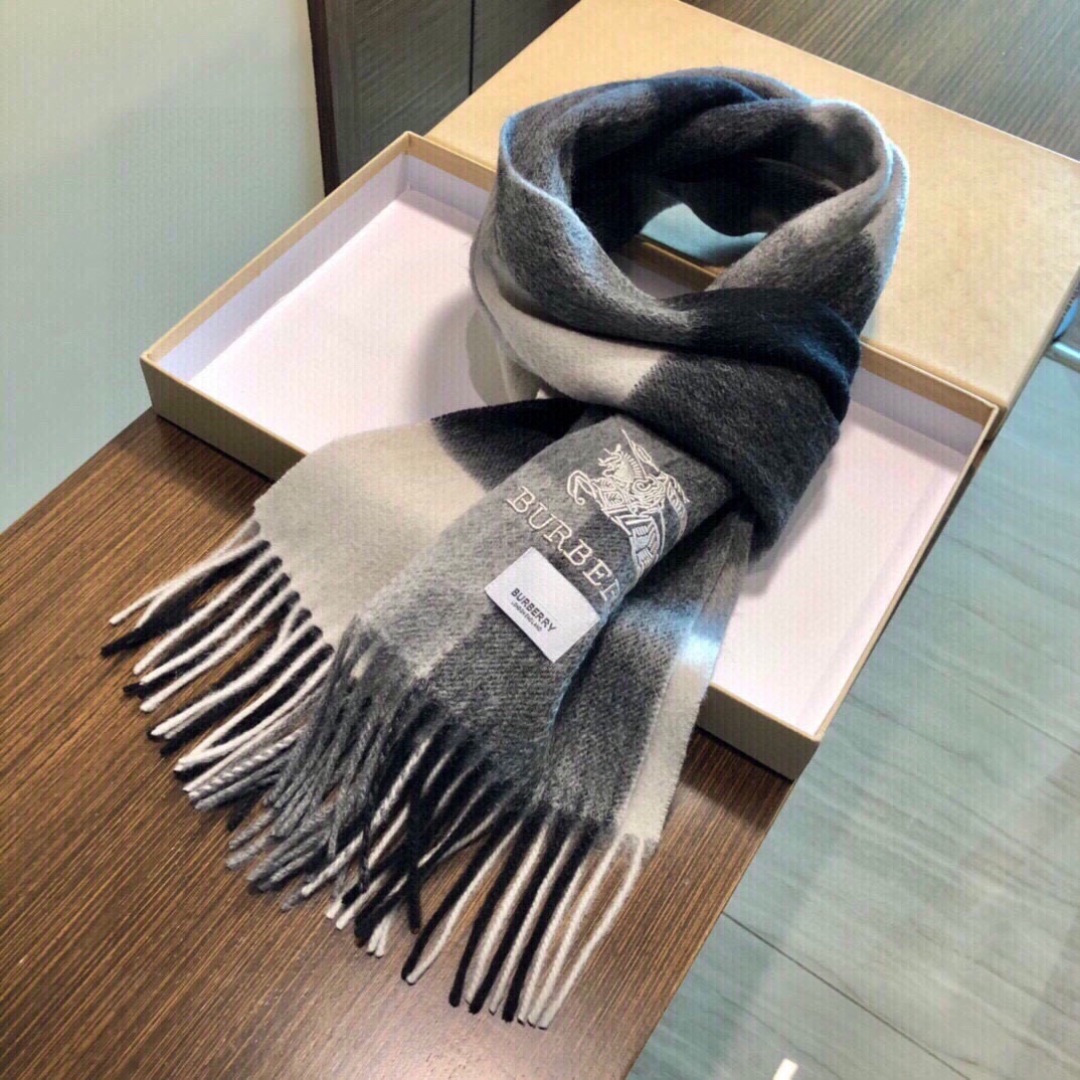 怒推走量新款🎊重磅推荐🎊巴宝莉官网最新款💥 100%顶级山羊绒材质🔥非常保暖👑 柔软亲肤，不扎脖😍经典巴