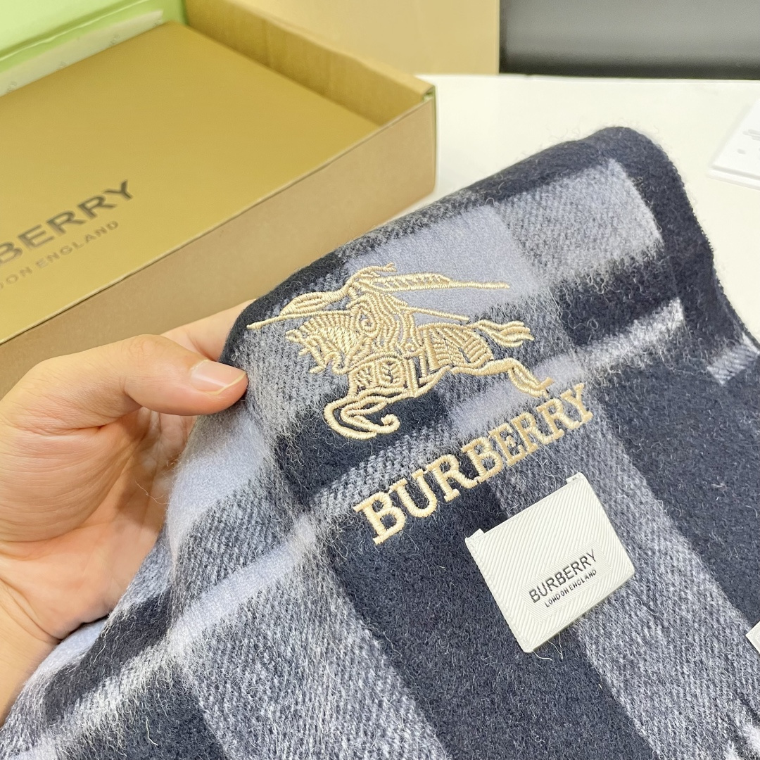 巴宝利国际品牌时尚男女士围巾上市🔥🔥✨霸气休闲为一体[鼓掌][鼓掌]顶级羊绒+精细刺绣 32*180标准