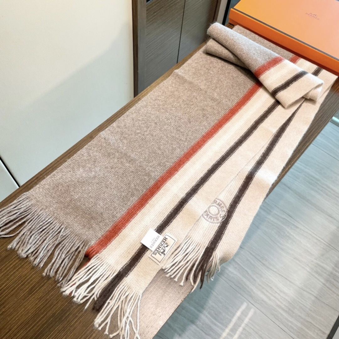 上新爱马仕男女款围巾且买且珍惜😍~都是出口订单所以比较难遇❤️东西讲究少而精😍好看的一定要收😎这款H家女