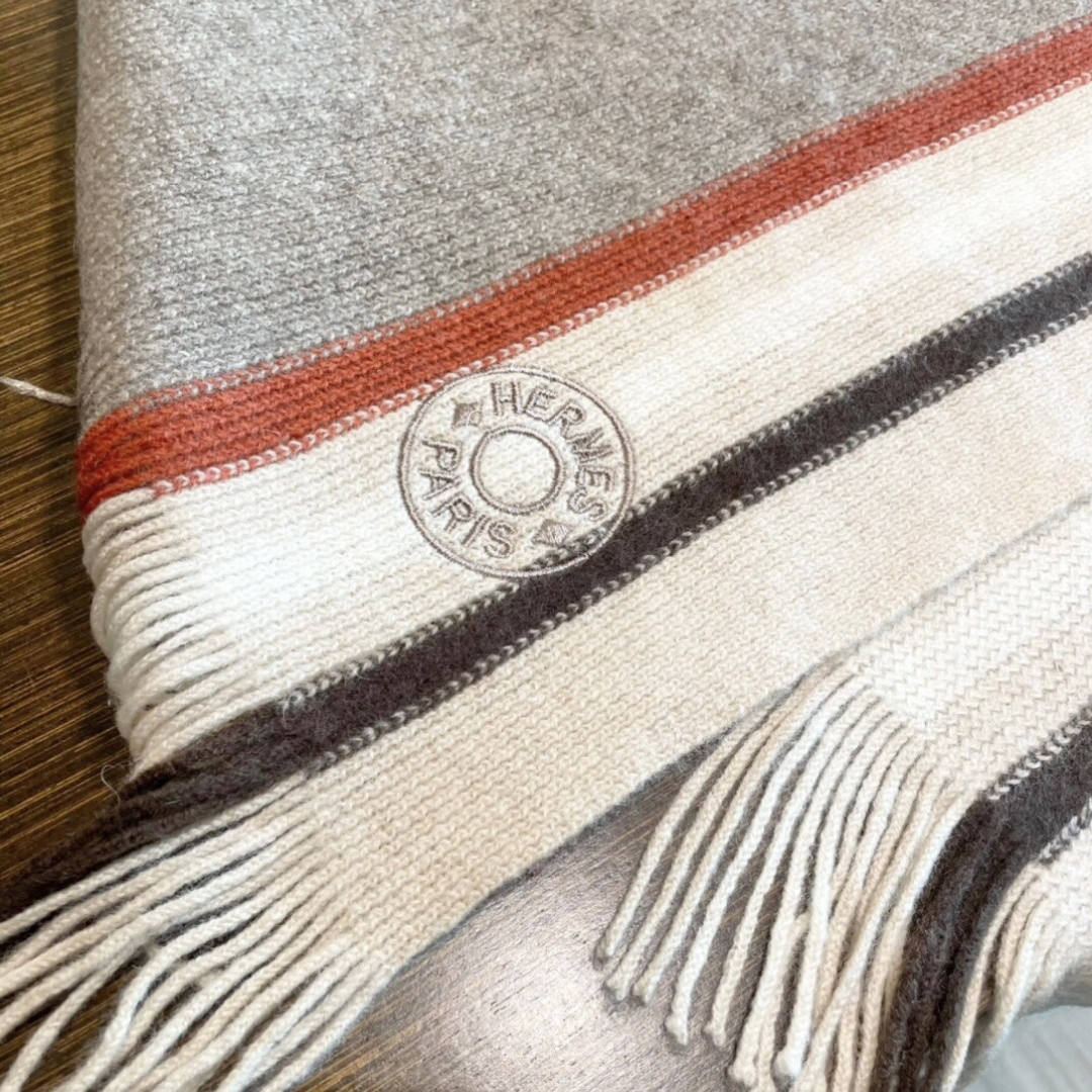 上新爱马仕男女款围巾且买且珍惜😍~都是出口订单所以比较难遇❤️东西讲究少而精😍好看的一定要收😎这款H家女