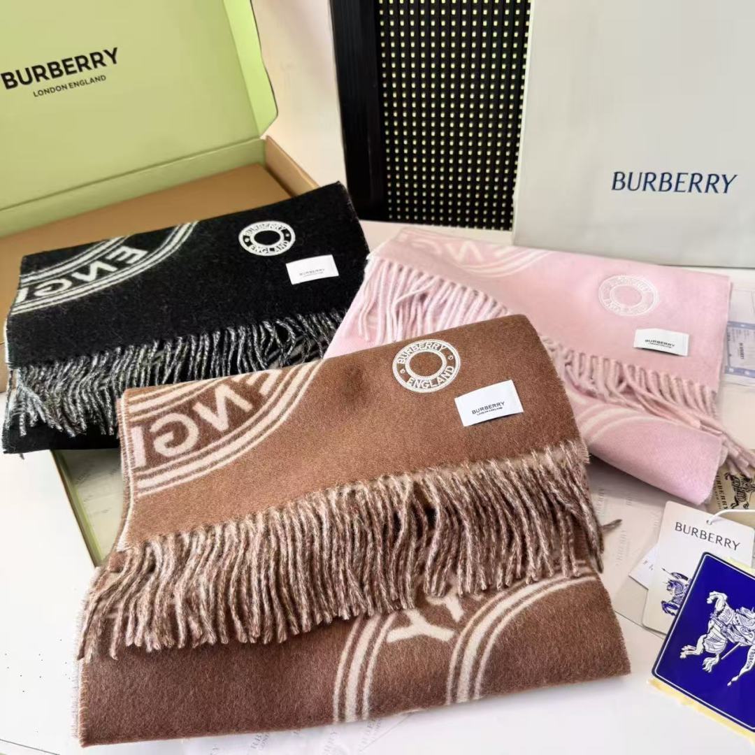 巴宝莉 2025秋冬新品！！看到了围巾的天花板👇巴宝莉BURBERRY！双面双色羊毛围巾圆环logo设计