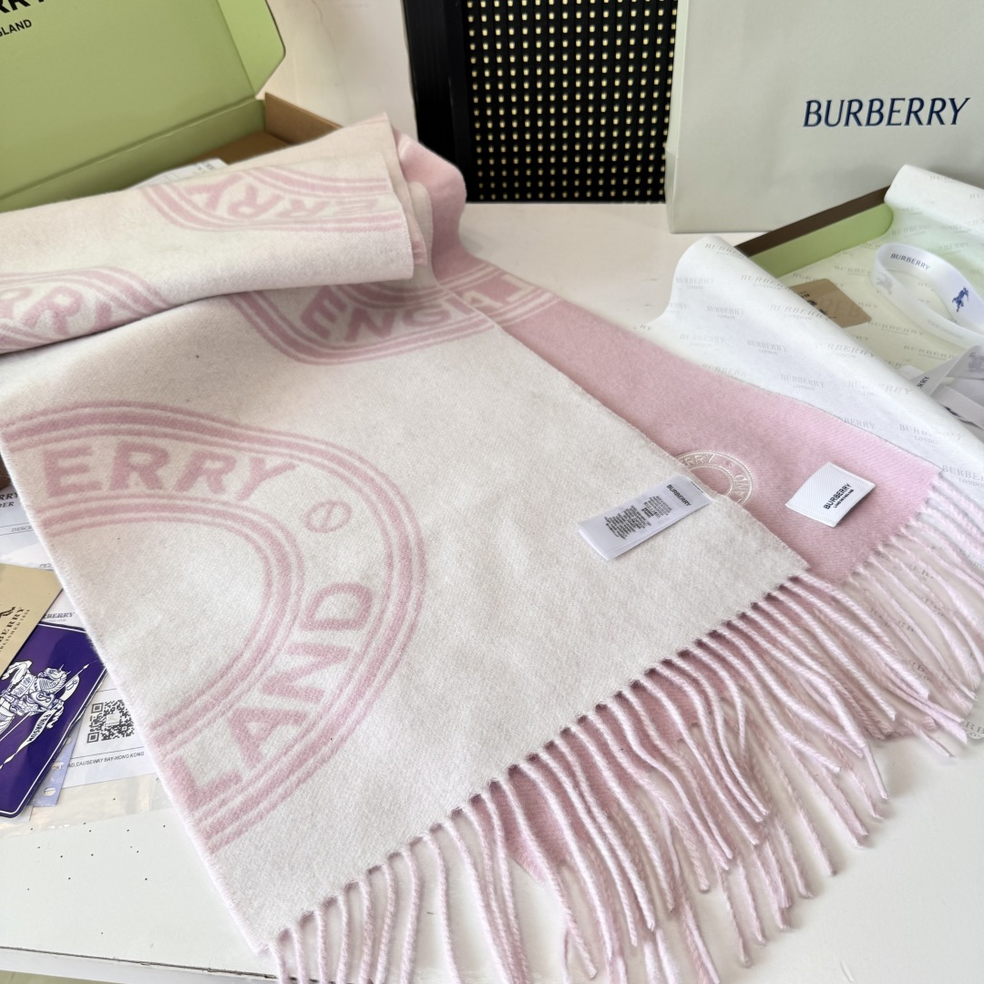 巴宝莉 2025秋冬新品！！看到了围巾的天花板👇巴宝莉BURBERRY！双面双色羊毛围巾圆环logo设计
