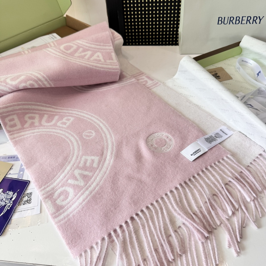 巴宝莉 2025秋冬新品！！看到了围巾的天花板👇巴宝莉BURBERRY！双面双色羊毛围巾圆环logo设计