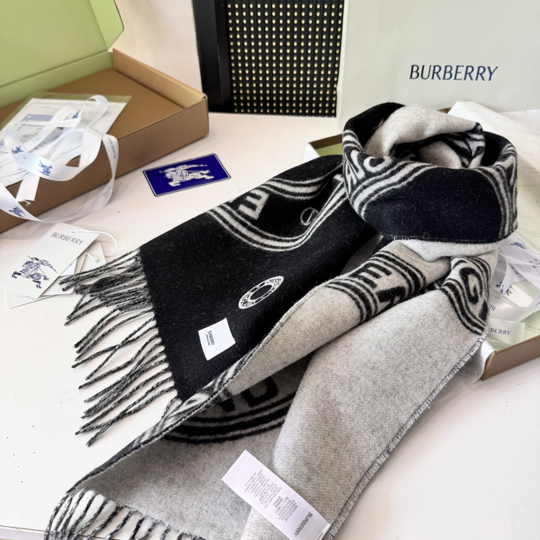 巴宝莉 2025秋冬新品！！看到了围巾的天花板👇巴宝莉BURBERRY！双面双色羊毛围巾圆环logo设计