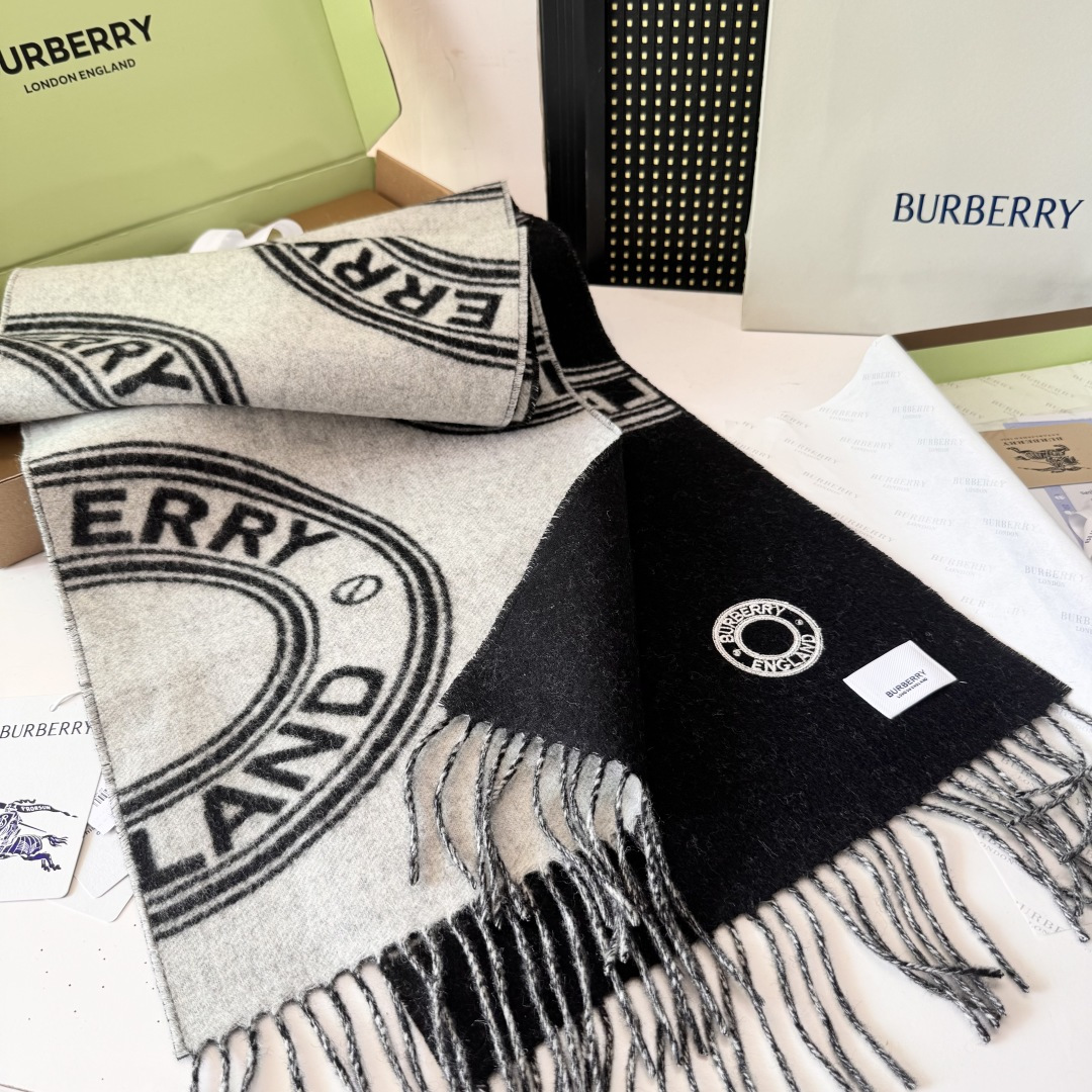 巴宝莉 2025秋冬新品！！看到了围巾的天花板👇巴宝莉BURBERRY！双面双色羊毛围巾圆环logo设计