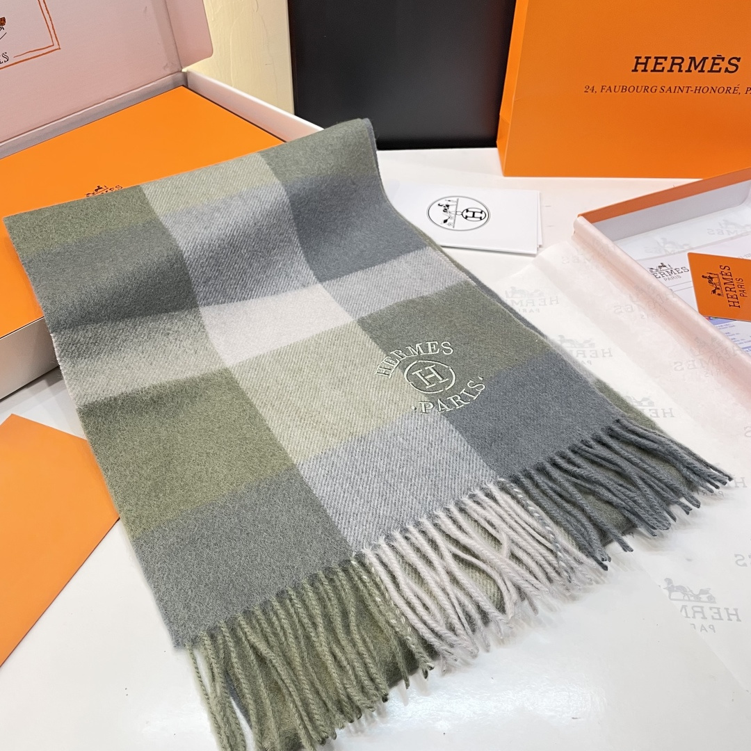 爆款推荐⚠️爱马仕好看到尖叫‼️顶级山羊绒款☀☁️‼️💯非常赞的情侣款围巾💟💟💟此款是专柜限量款👍💋顶级