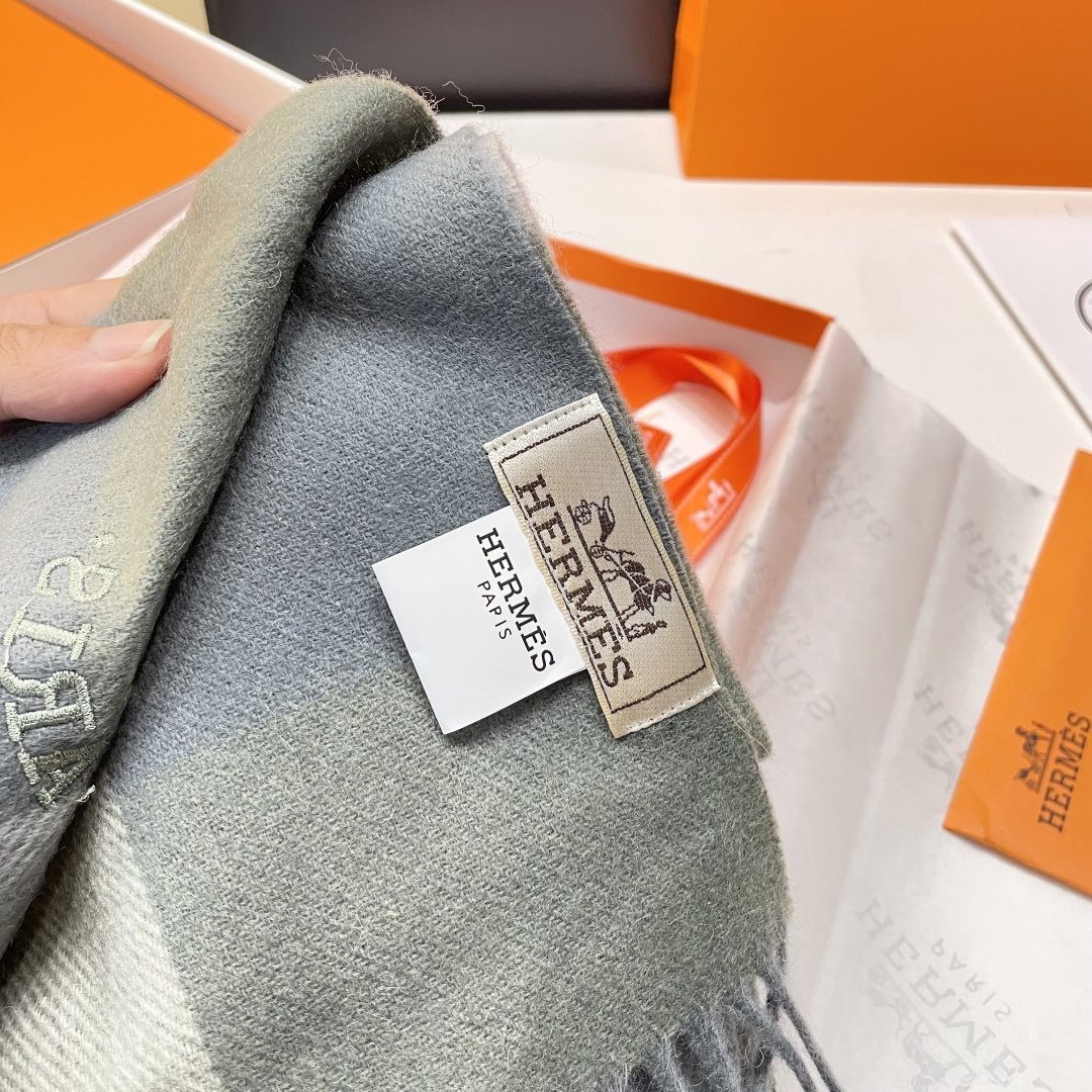 爆款推荐⚠️爱马仕好看到尖叫‼️顶级山羊绒款☀☁️‼️💯非常赞的情侣款围巾💟💟💟此款是专柜限量款👍💋顶级