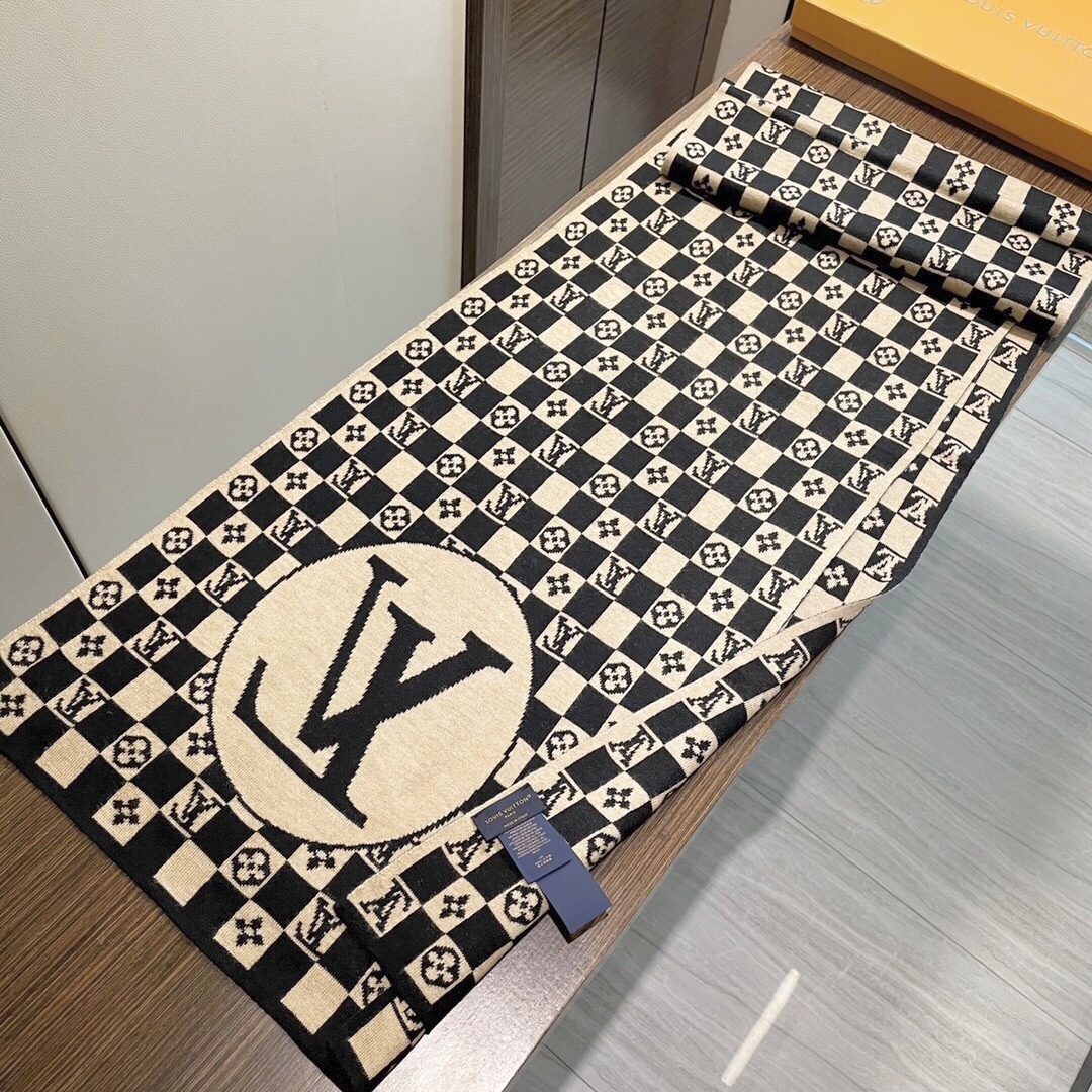 爆款到货LV棋盘格经典棋盘格男女通用围巾👑柔和舒适的羊绒带来今季最温暖贴心呵护❤️最顶级的品质❤️羊绒线