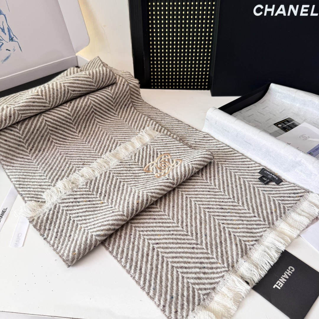 新款 搭配利器🆕🆕 香奈儿系列货 专供viP 产品 ♥顶级苏格兰进口绵羊毛 纹路织法使围巾赋有弹性且柔软