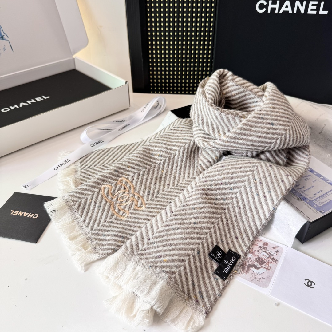 新款 搭配利器🆕🆕 香奈儿系列货 专供viP 产品 ♥顶级苏格兰进口绵羊毛 纹路织法使围巾赋有弹性且柔软
