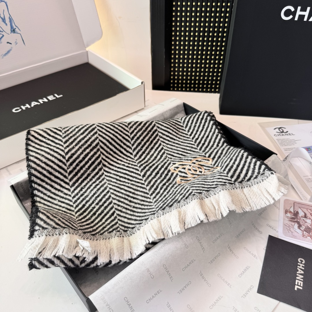 新款 搭配利器🆕🆕 香奈儿系列货 专供viP 产品 ♥顶级苏格兰进口绵羊毛 纹路织法使围巾赋有弹性且柔软