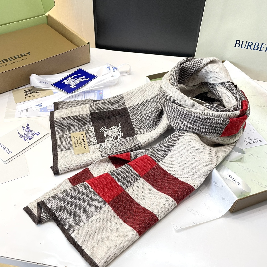 巴宝莉高端羊绒针织围巾！】可正式，可随意，非常Classical的男款设计。这款织法比较难，又很费纱线，