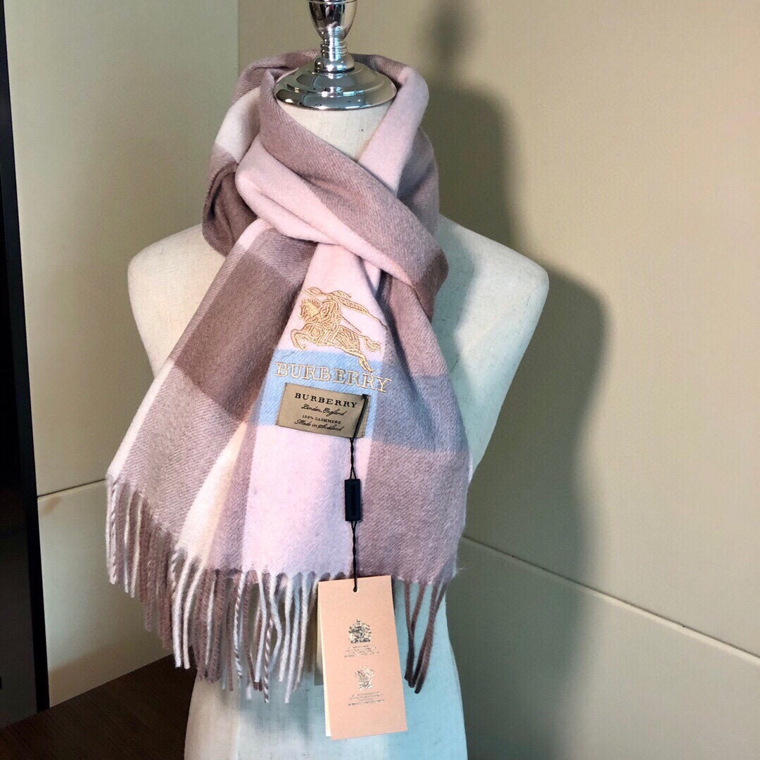 爆款大量现货 放心上图 巴宝利国际品牌时尚男士围巾上市🔥🔥✨霸气休闲为一体[鼓掌][鼓掌]顶级羊绒+精细